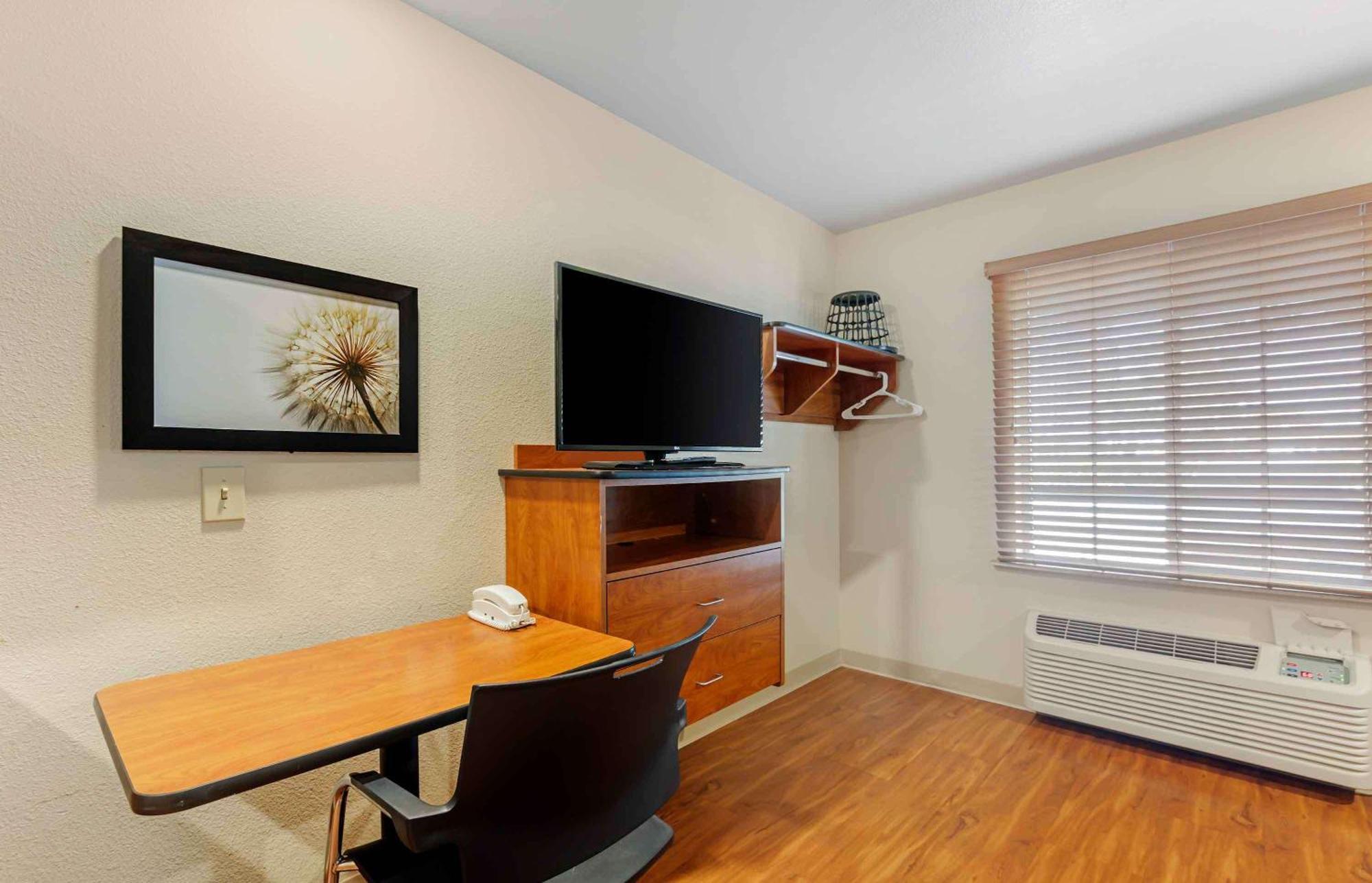 Extended America Select - Lauderdale - Airport - West Davie