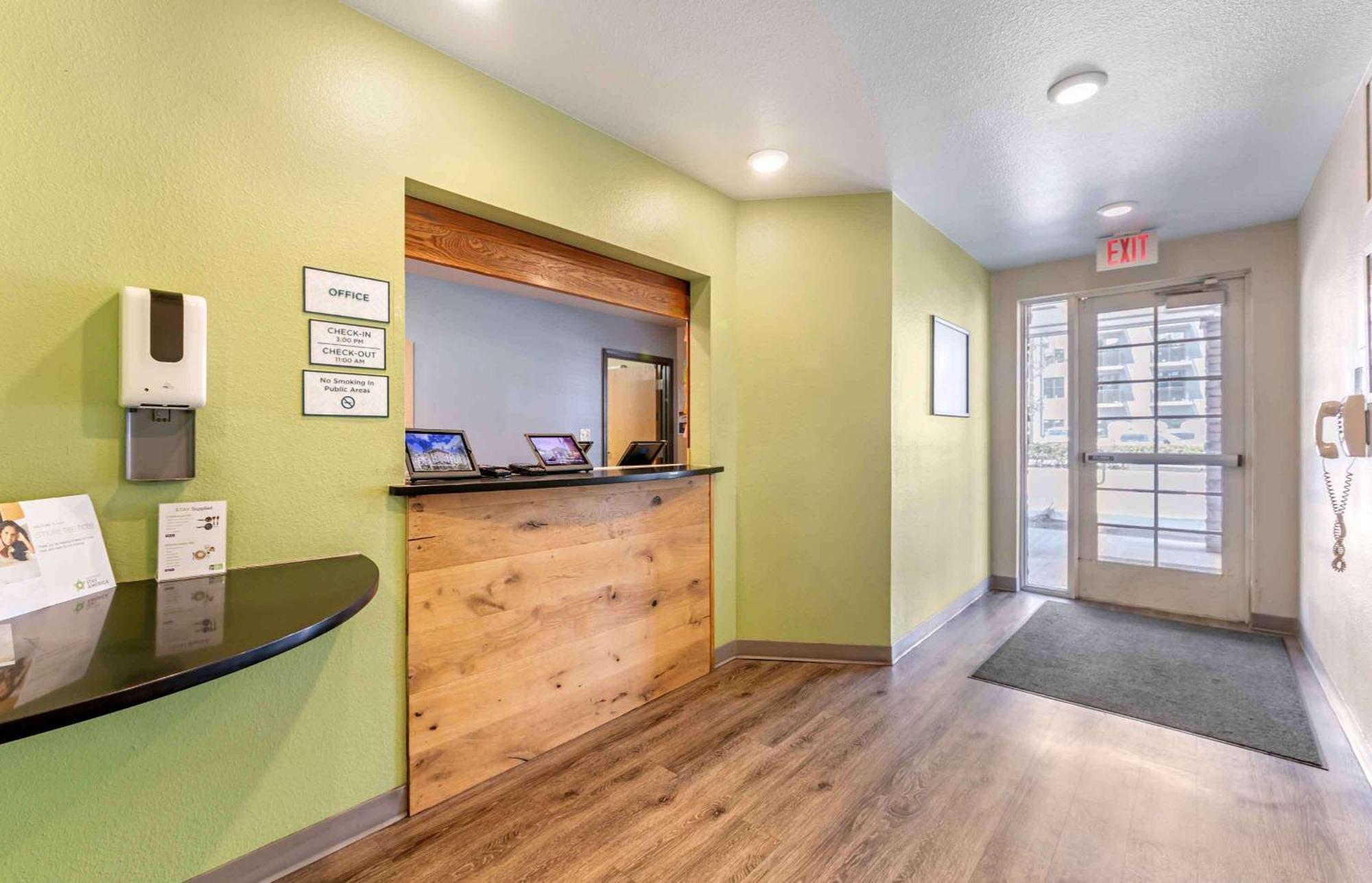 Extended America Select - Lauderdale - Airport - West Davie